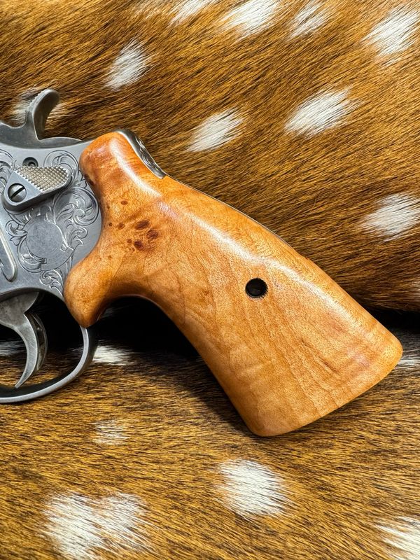 Smith & Wesson High Grade Hand Select Birdseye Maple S&W Bear Hug Grips (ROUND N FRAME)