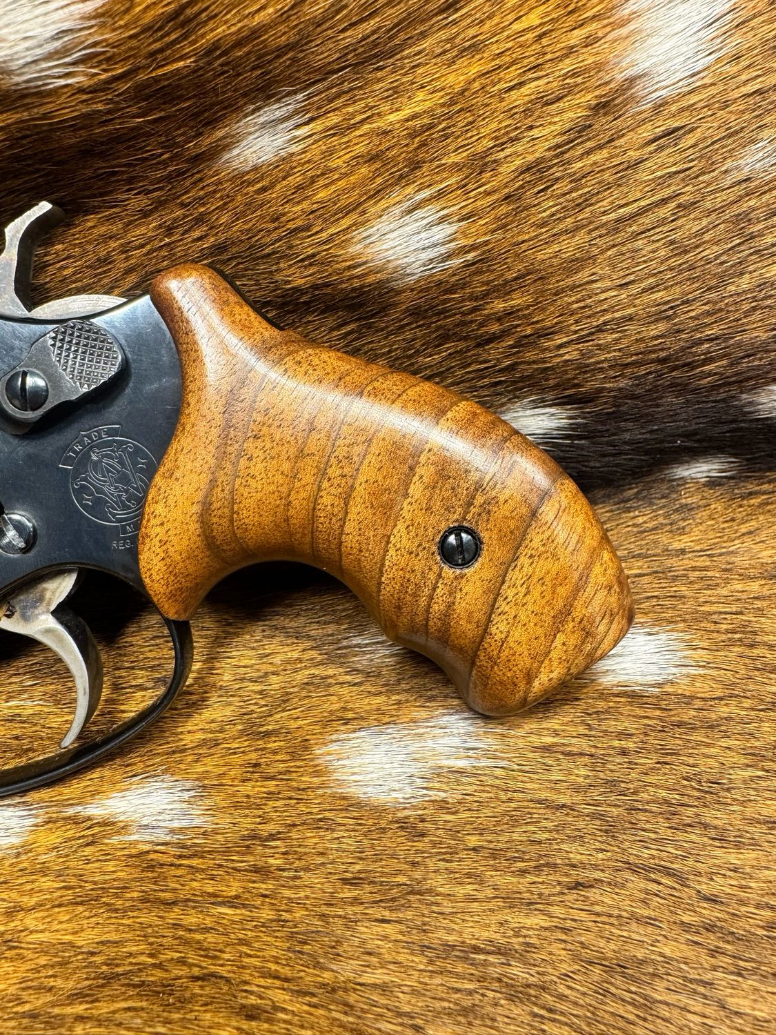 Smith & Wesson High Grade Hand Select Walnut Grips (J Frame Boot Grip Finger Groove)