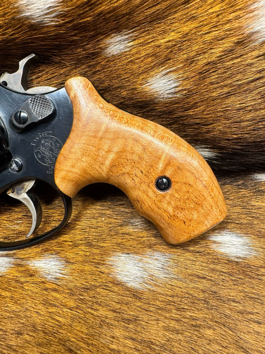Smith & Wesson High Grade Hand Select Maple Grips (J Frame Boot Grip Finger Groove)