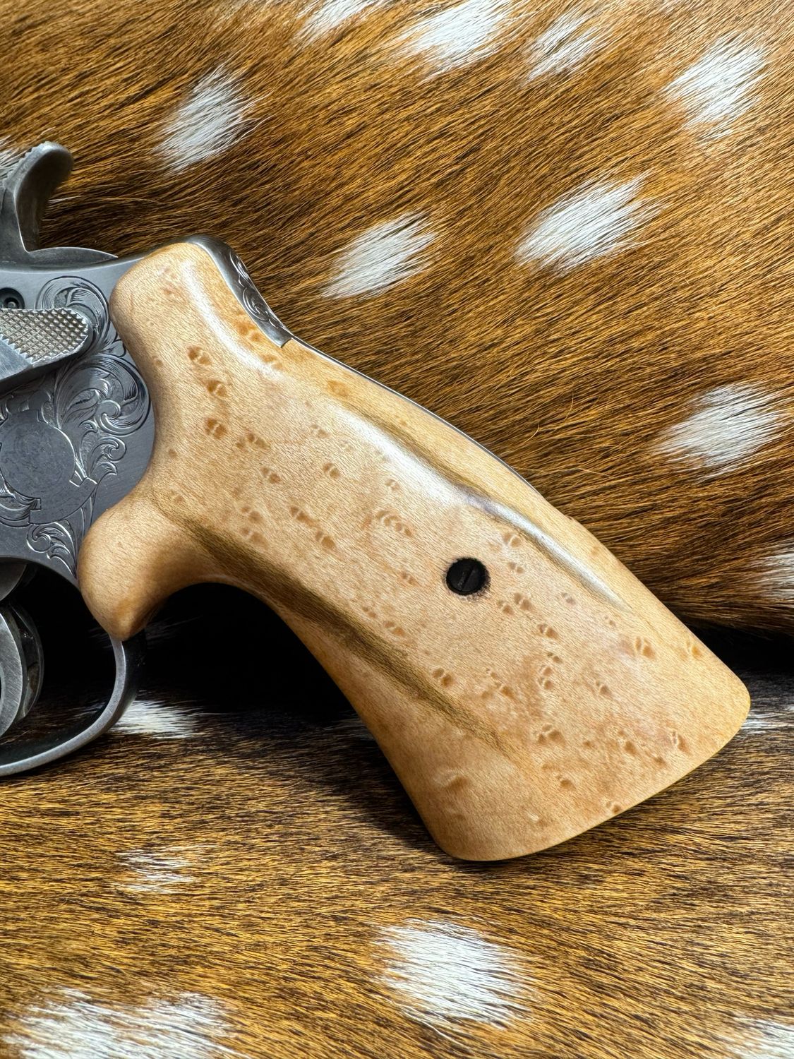 Smith & Wesson High Grade Hand Select Birdseye Maple S&W Bear Hug Grips (ROUND N FRAME)