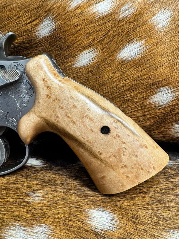 Smith & Wesson High Grade Hand Select Birdseye Maple S&W Bear Hug Grips (ROUND N FRAME)