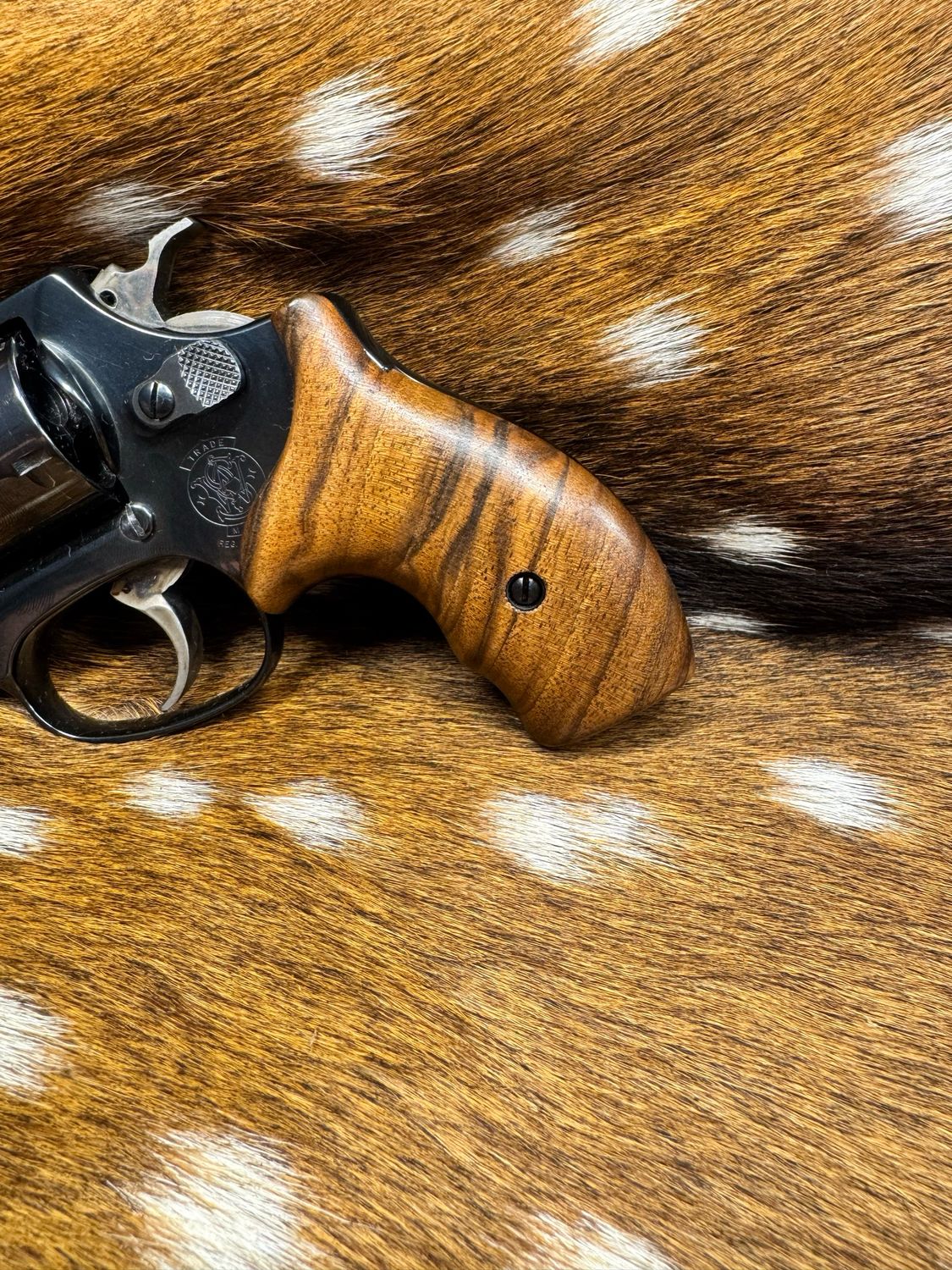 Smith & Wesson High Grade Hand Select Walnut Grips (J Frame Boot Grip Finger Groove)
