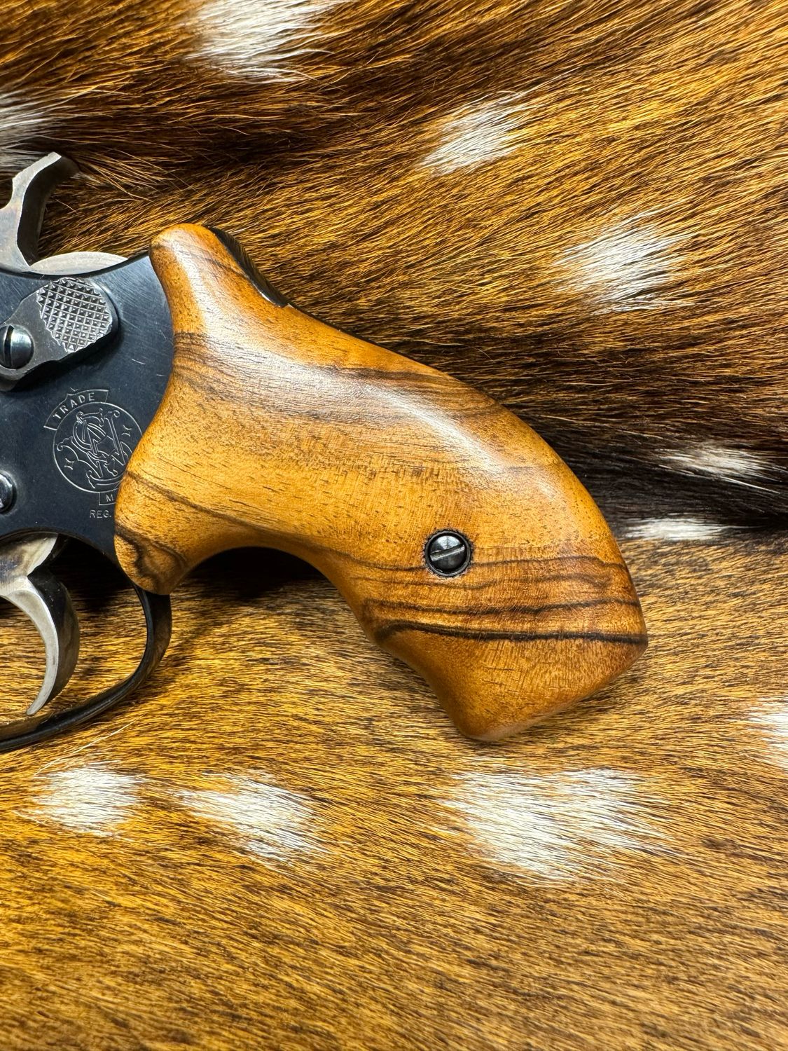 Smith & Wesson High Grade Hand Select Walnut Grips (J Frame Boot Grip Finger Groove)