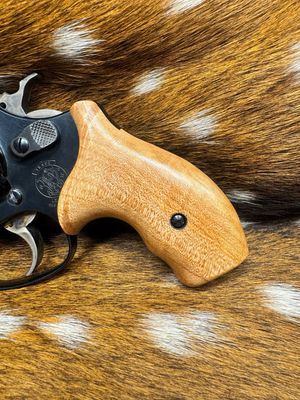 Smith & Wesson High Grade Hand Select Maple Grips (J Frame Boot Grip Finger Groove) Smith & Wesson High Grade Hand Select Maple Grips (J Frame Boot Grip Finger Groove)