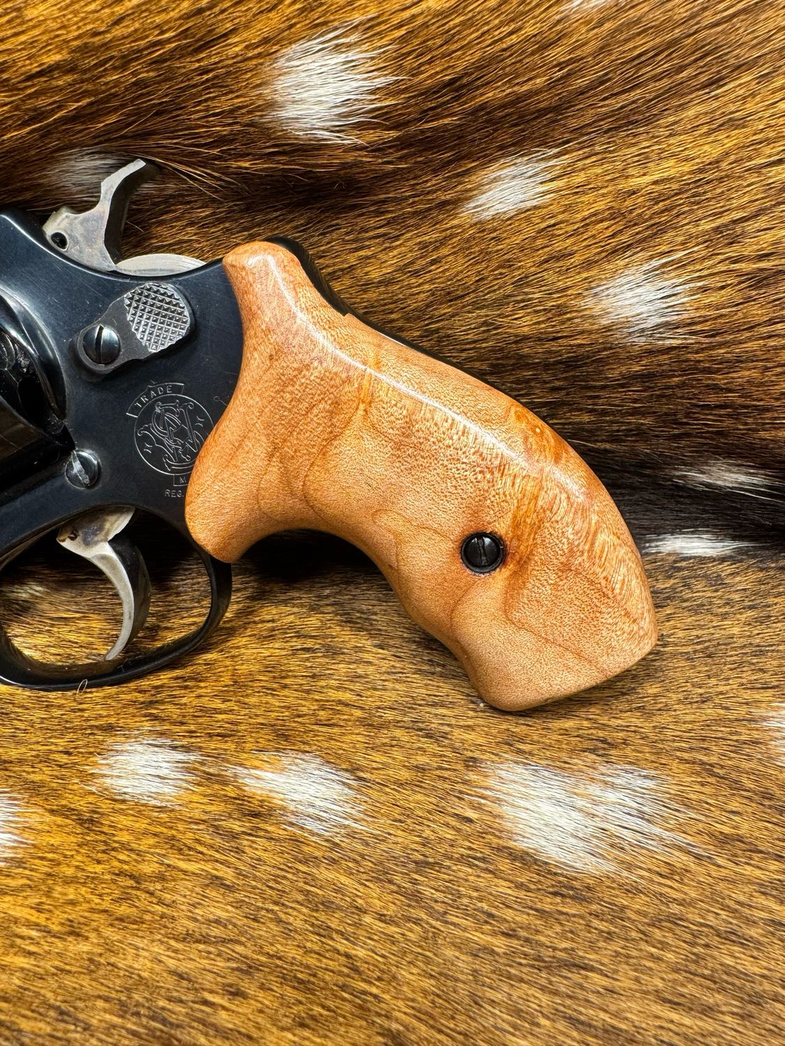 Smith & Wesson High Grade Hand Select Maple Grips (J Frame Boot Grip Finger Groove) Smith & Wesson High Grade Hand Select Maple Grips (J Frame Boot Grip Finger Groove)