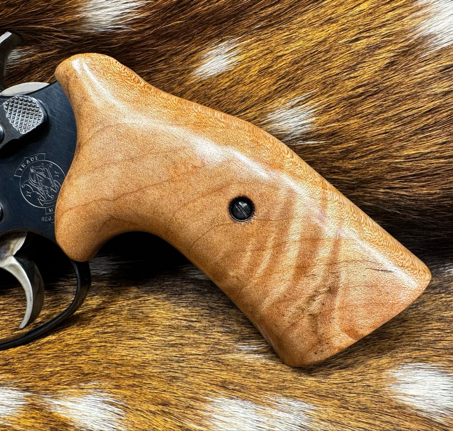 Smith & Wesson High Grade Hand Select Maple Grips (J Frame Cub Hug)