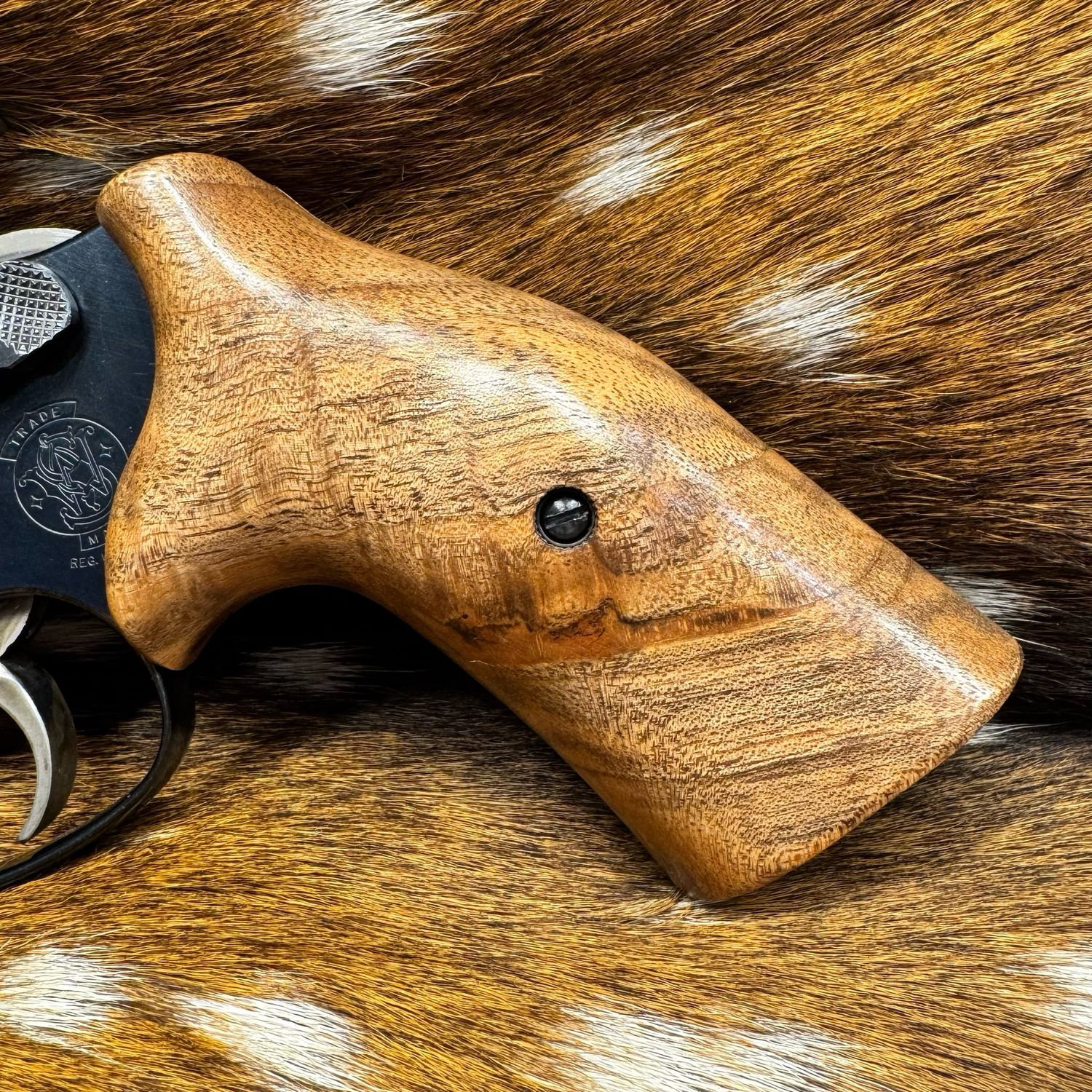 Smith & Wesson High Grade Hand Select Walnut Grips (J Frame Cub Hug)