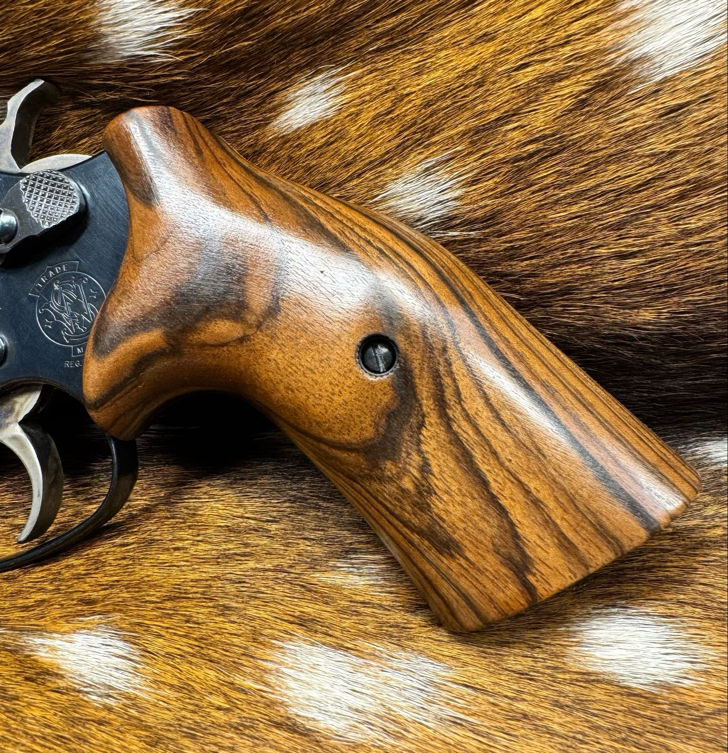 Smith & Wesson High Grade Hand Select Walnut Grips (J Frame Cub Hug)