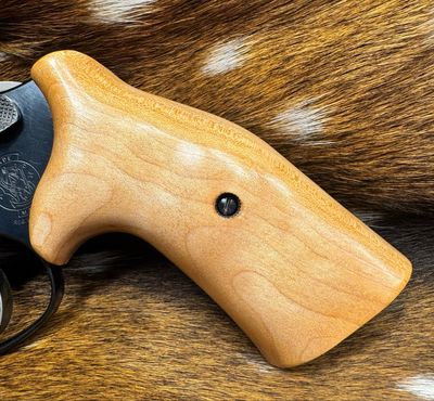 Smith & Wesson High Grade Hand Select Maple Grips (J Frame Cub Hug) Smith & Wesson High Grade Hand Select Maple Grips (J Frame Cub Hug)