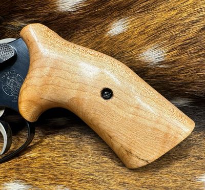 Smith & Wesson High Grade Hand Select Maple Grips (J Frame Cub Hug) Smith & Wesson High Grade Hand Select Maple Grips (J Frame Cub Hug)