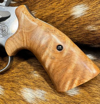 Smith & Wesson High Grade Hand Select Bastogne S&W Bear Hug Grips (K/L ROUND FRAME) Smith & Wesson High Grade Hand Select Bastogne S&W Bear Hug Grips (K/L ROUND FRAME)