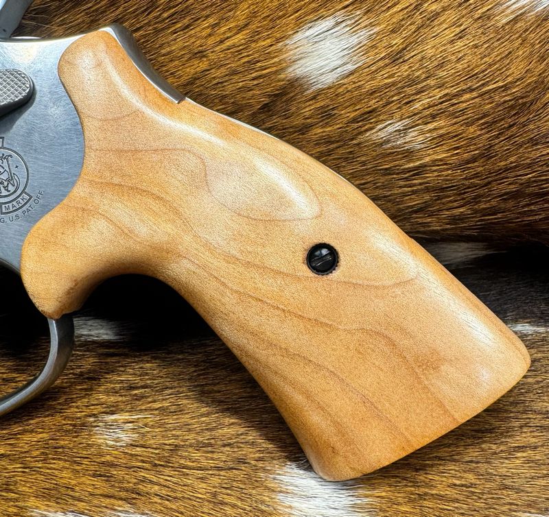 Smith & Wesson High Grade Maple S&W Bear Hug Grips (K/L ROUND FRAME)
