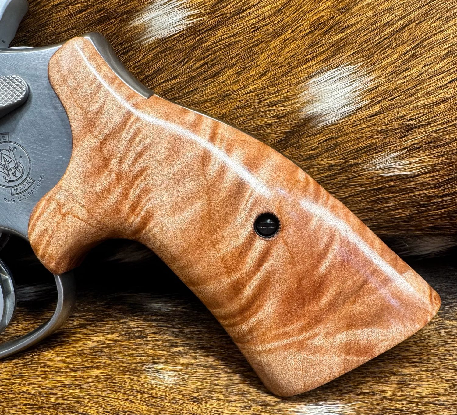 Smith & Wesson High Grade Hand Select Bastogne S&W Bear Hug Grips (K/L ROUND FRAME) Smith & Wesson High Grade Hand Select Bastogne S&W Bear Hug Grips (K/L ROUND FRAME)