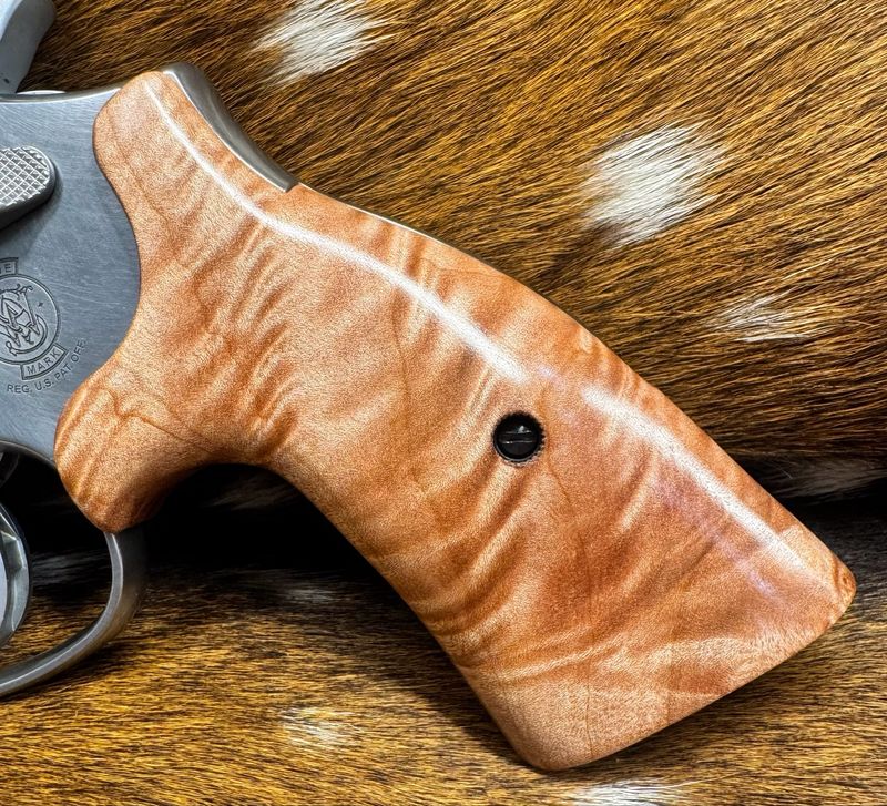 Smith & Wesson High Grade Hand Select Bastogne S&W Bear Hug Grips (K/L ROUND FRAME)