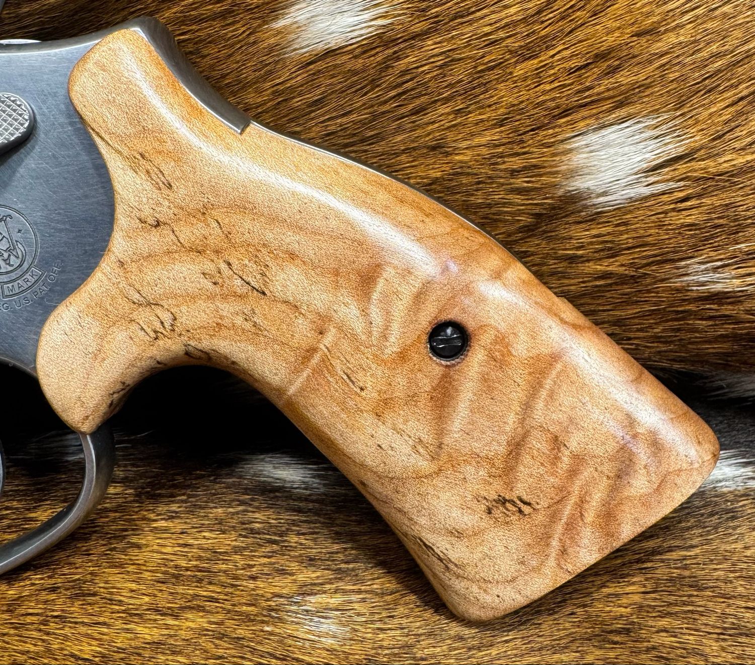 Smith & Wesson High Grade Hand Select Bastogne S&W Bear Hug Grips (K/L ROUND FRAME) Smith & Wesson High Grade Hand Select Bastogne S&W Bear Hug Grips (K/L ROUND FRAME)