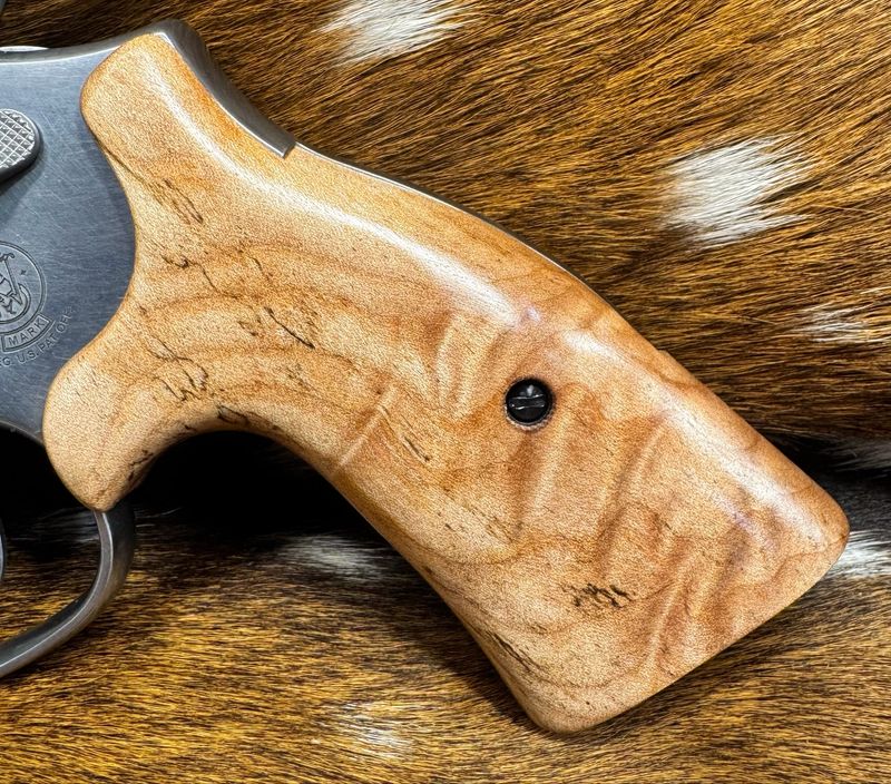 Smith & Wesson High Grade Hand Select Bastogne S&W Bear Hug Grips (K/L ROUND FRAME)