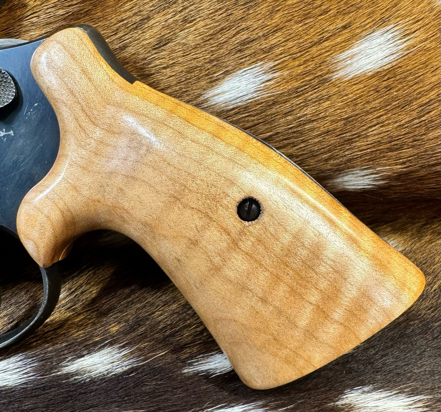 Smith & Wesson High Grade Hand Select Maple S&W Bear Hug Grips (SQUARE N FRAME)