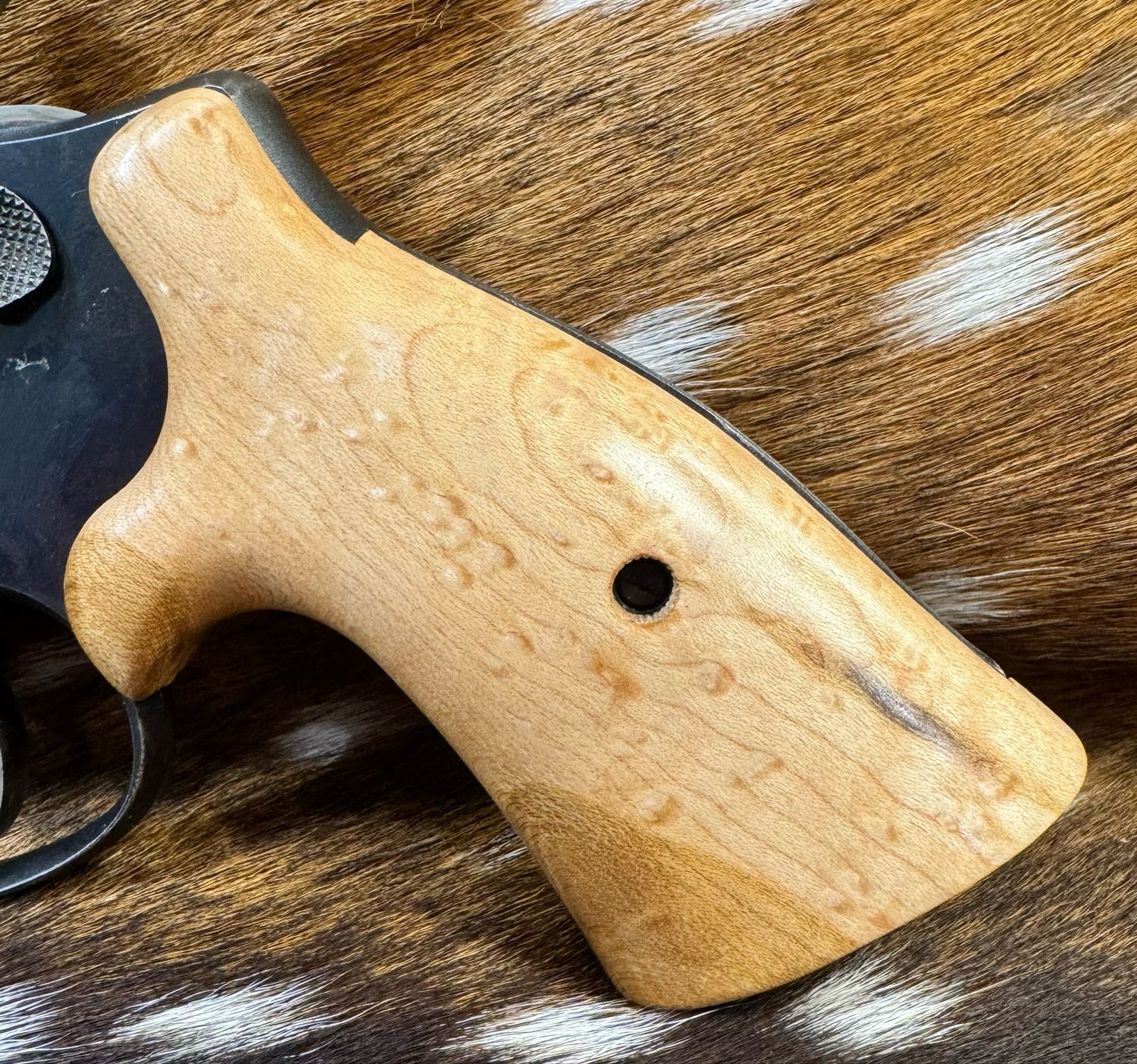 Smith & Wesson High Grade Hand Select Birdseye Maple S&W Bear Hug Grips (SQUARE N FRAME)