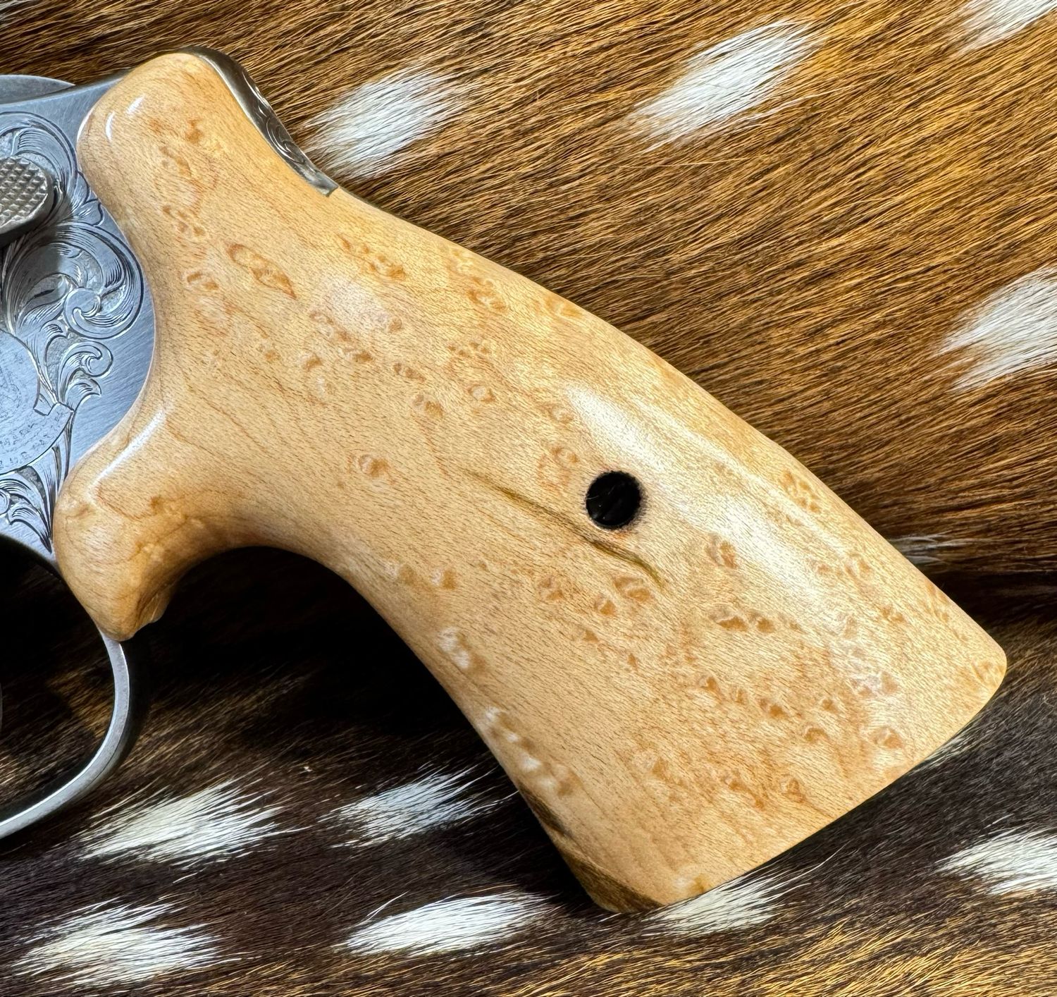 Smith & Wesson High Grade Hand Select Birdseye Maple S&W Bear Hug Grips (ROUND N FRAME)