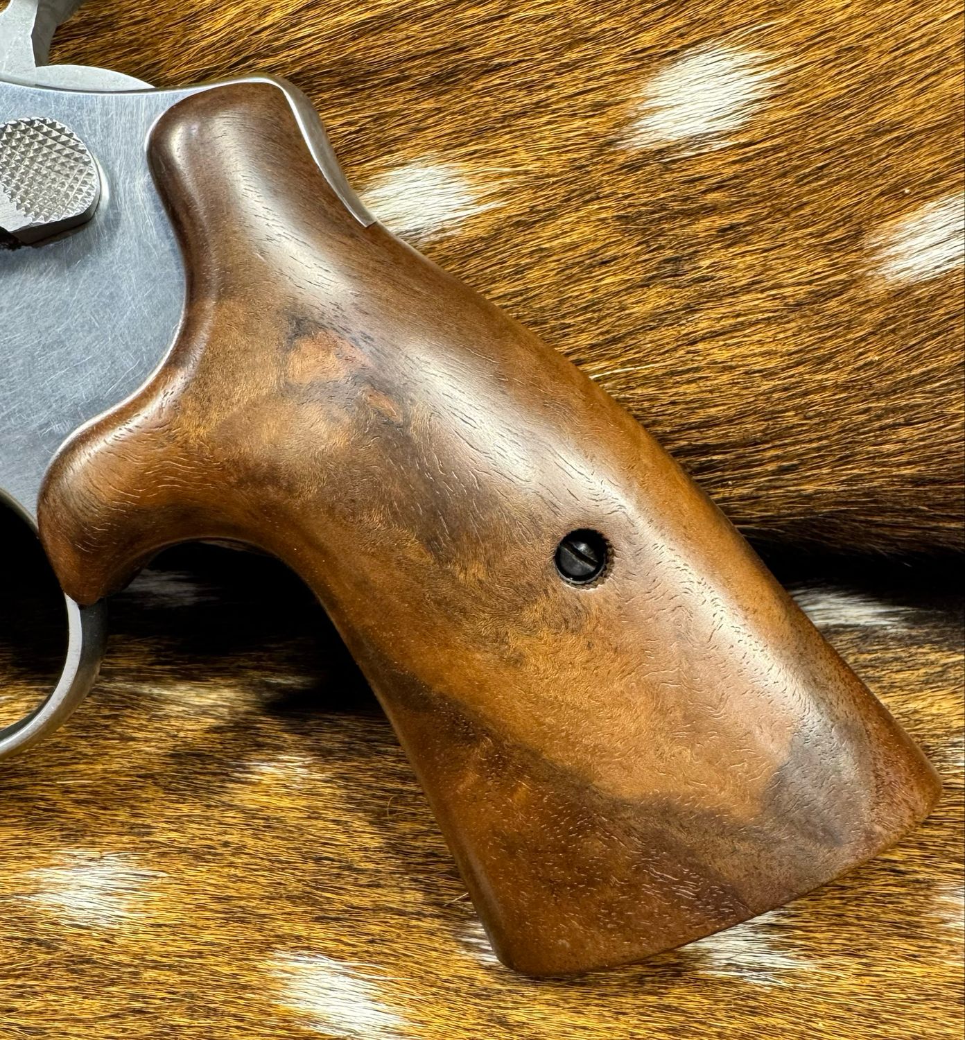 Smith & Wesson High Grade Hand Select Walnut S&W Bear Hug Grips (SQUARE N FRAME)