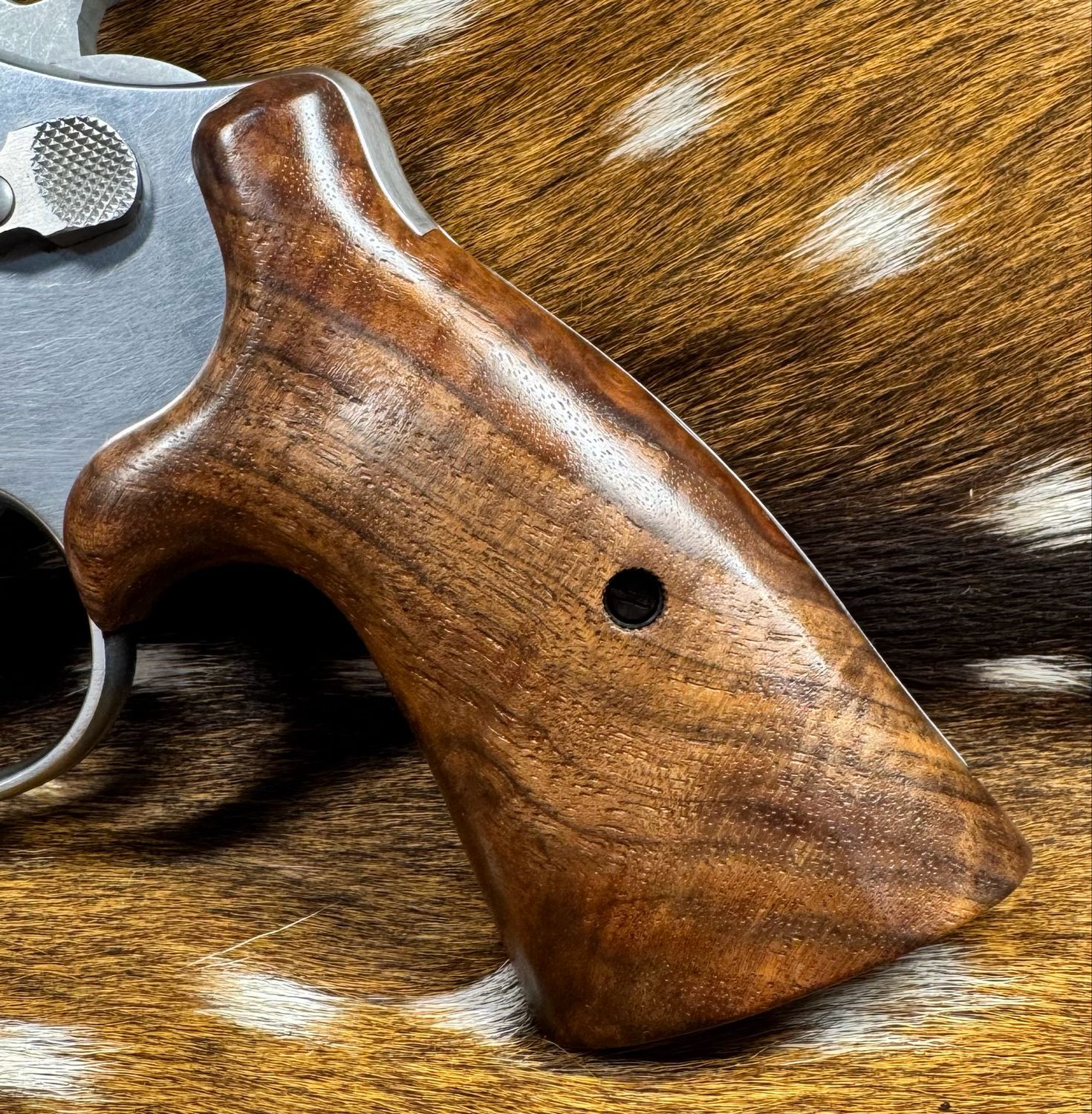 Smith & Wesson High Grade Hand Select Walnut S&W Bear Hug Grips (SQUARE N FRAME)
