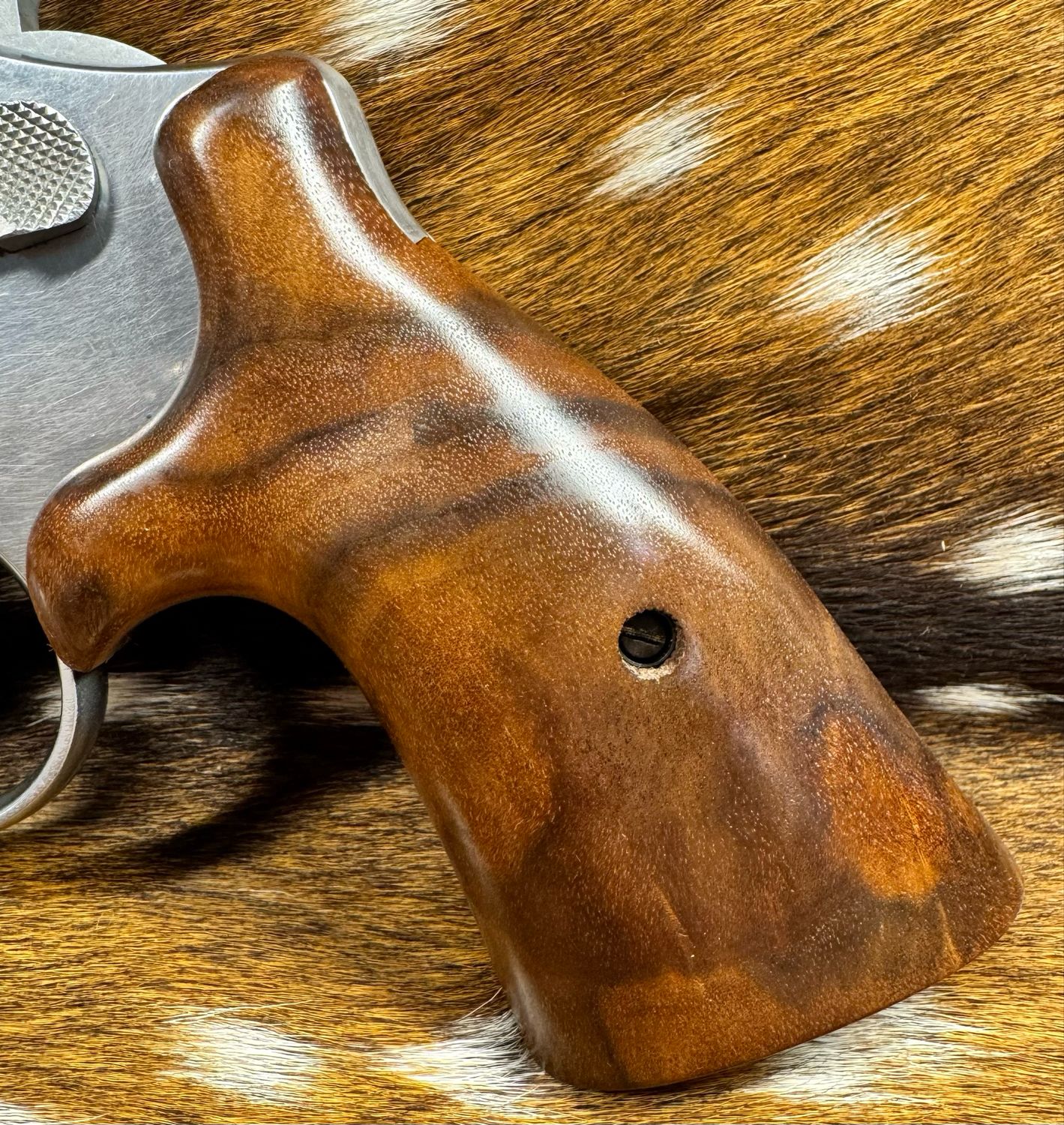 Smith & Wesson High Grade Hand Select Walnut S&W Bear Hug Grips (SQUARE N FRAME)