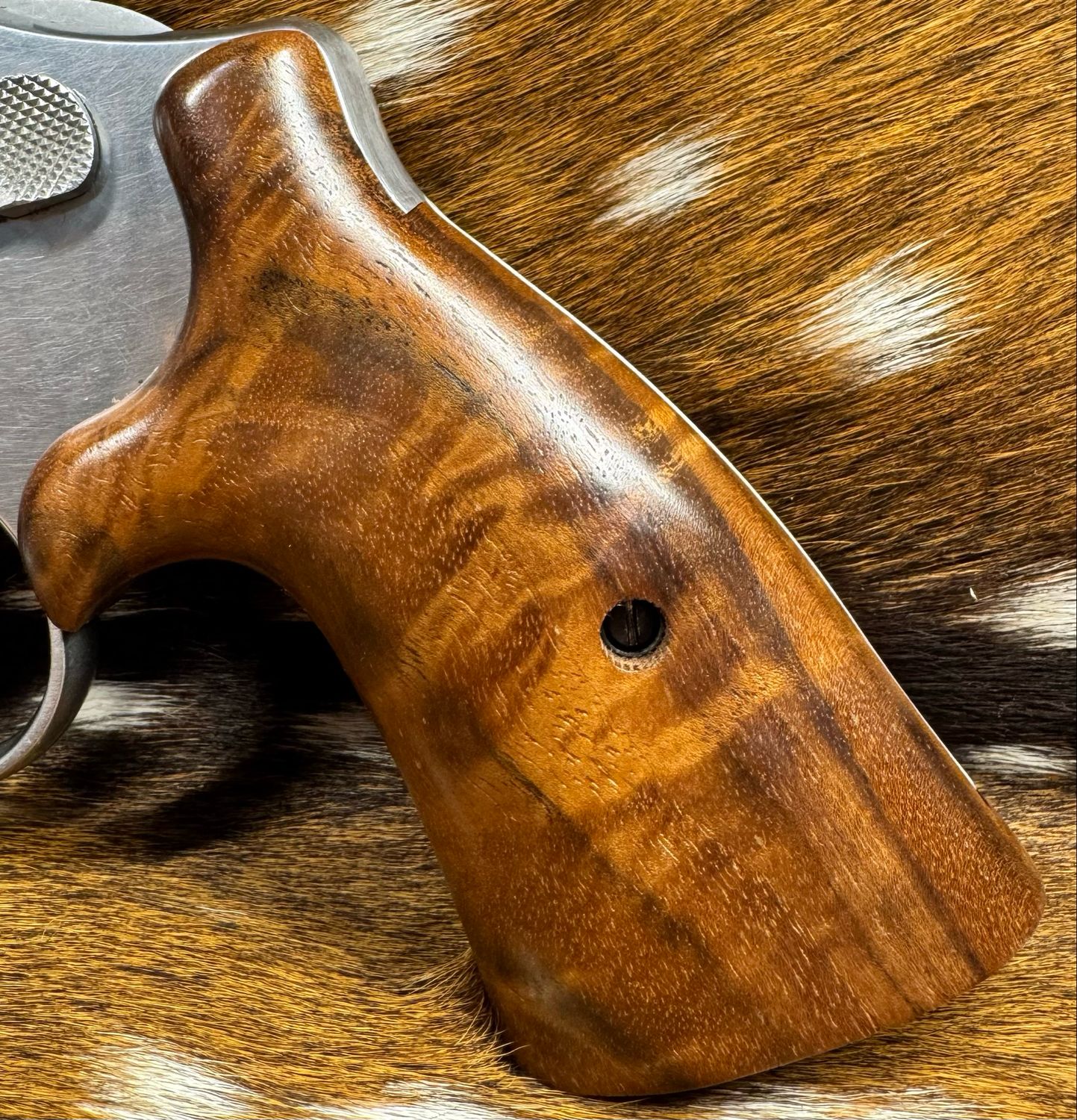 Smith & Wesson High Grade Hand Select Walnut S&W Bear Hug Grips (SQUARE N FRAME)