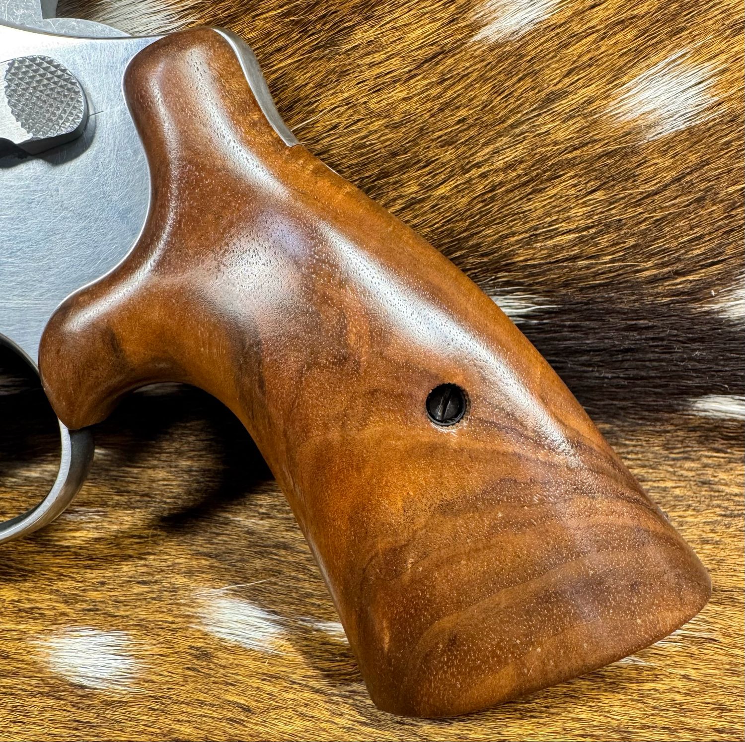 Smith & Wesson High Grade Hand Select Walnut S&W Bear Hug Grips (SQUARE N FRAME)