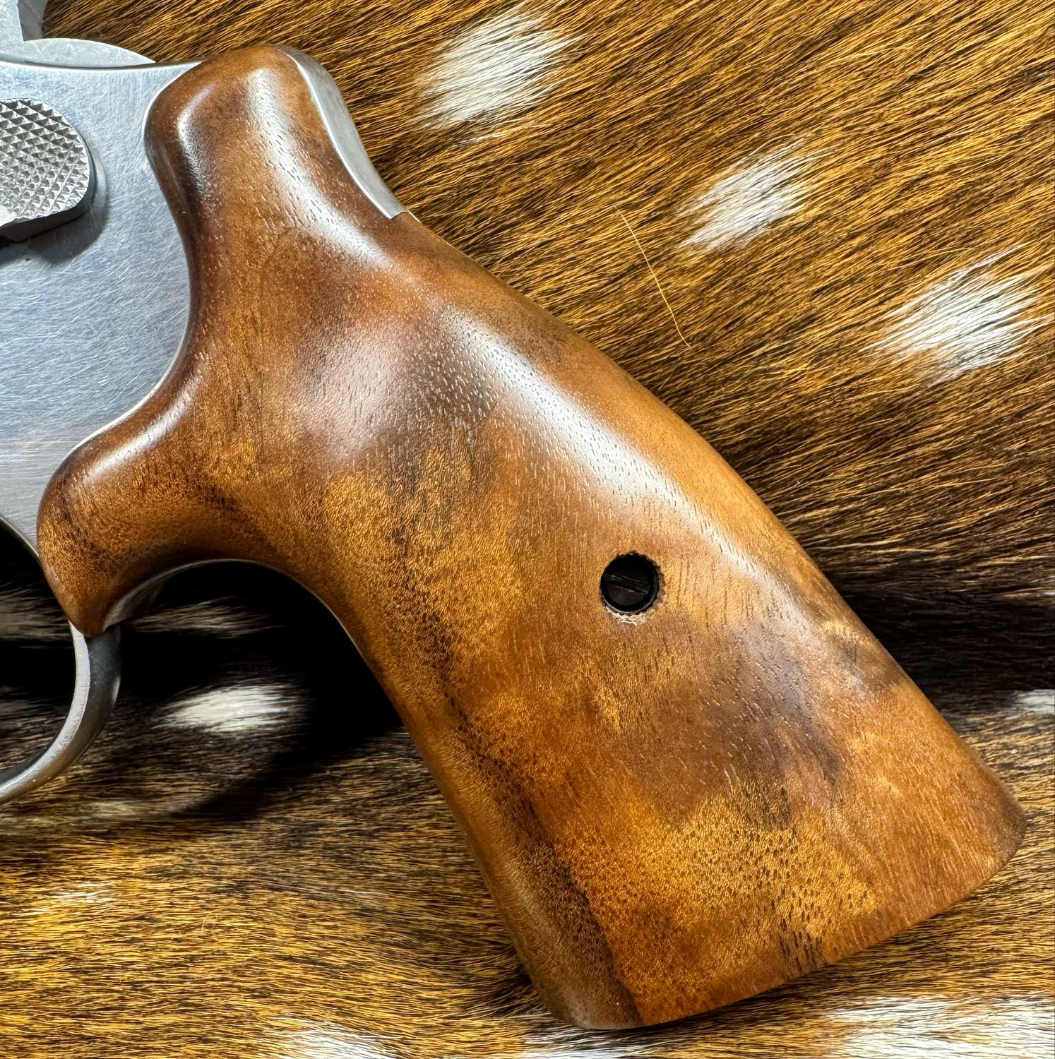 Smith & Wesson High Grade Hand Select Walnut S&W Bear Hug Grips (SQUARE N FRAME)