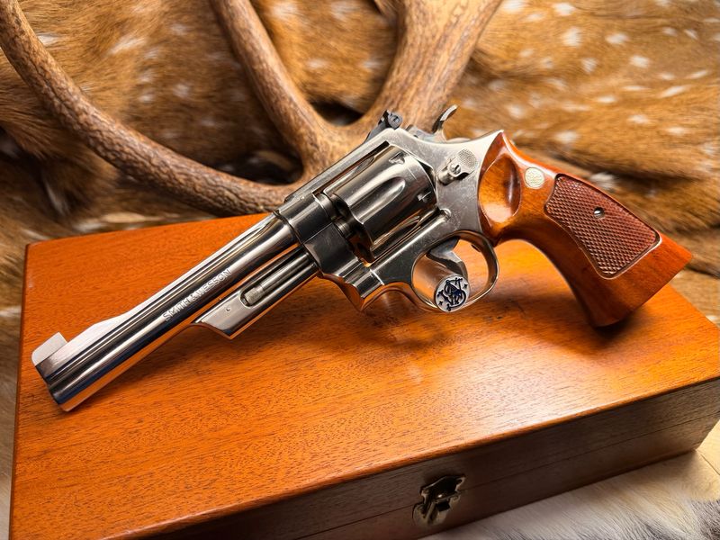 Smith & Wesson Model 27-2 Revolver – .357 Magnum with Case Smith & Wesson Model 27-2 Revolver – .357 Magnum with Case