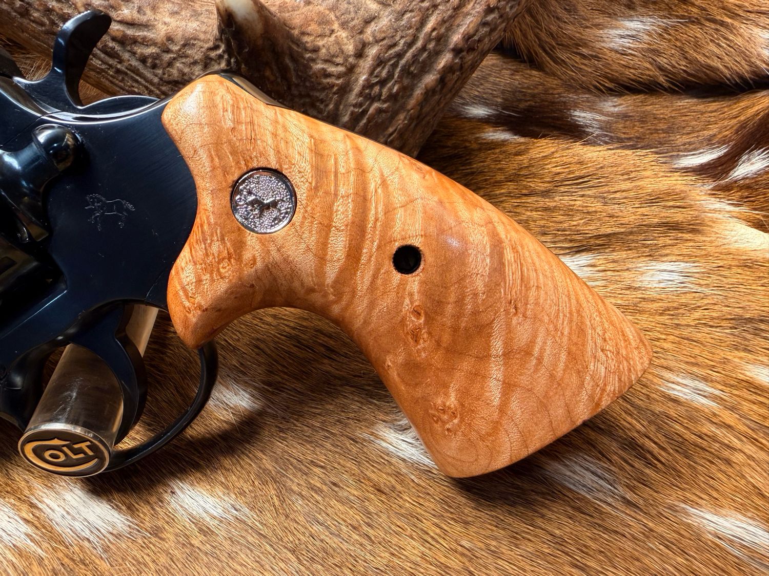TGW Colt Python Bear Hug Grips - High-Grade Hand-Select Maple Grips with Medallions TGW Colt Python Bear Hug Grips - High-Grade Hand-Select Maple Grips with Medallions