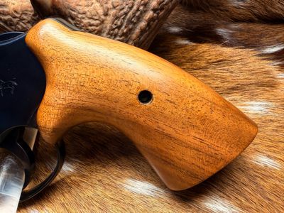 ​TGW Colt Python Bear Hug Grips - High-Grade Hand-Select Walnut Grips