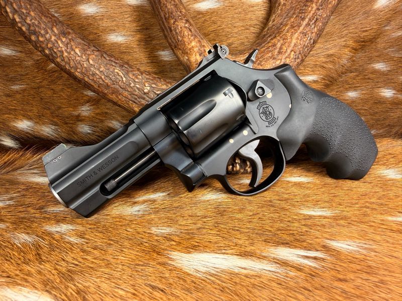 Smith & Wesson 386 Night Guard Revolver .357 Magnum / .38 Special Smith & Wesson 386 Night Guard Revolver .357 Magnum / .38 Special