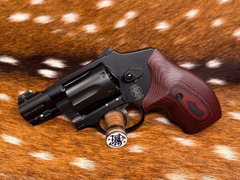 Smith & Wesson 432-UC Ultimate Carry .32 H&R Magnum Revolver Smith & Wesson 432-UC Ultimate Carry .32 H&R Magnum Revolver