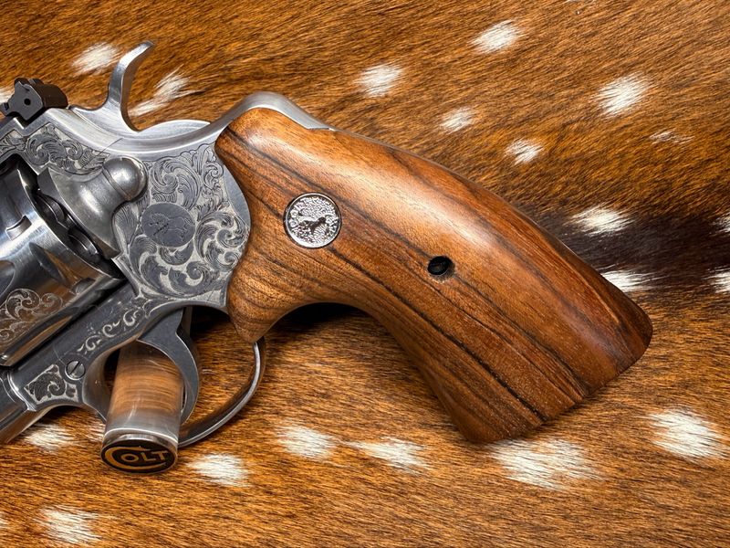 TGW Colt Python Bear Hug Grips - High-Grade Hand-Select Walnut Grips with Medallions TGW Colt Python Bear Hug Grips - High-Grade Hand-Select Walnut Grips with Medallions