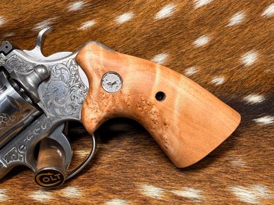 TGW Colt Python Bear Hug Grips - High-Grade Hand-Select Birdseye Maple Grips with Medallions TGW Colt Python Bear Hug Grips - High-Grade Hand-Select Birdseye Maple Grips with Medallions