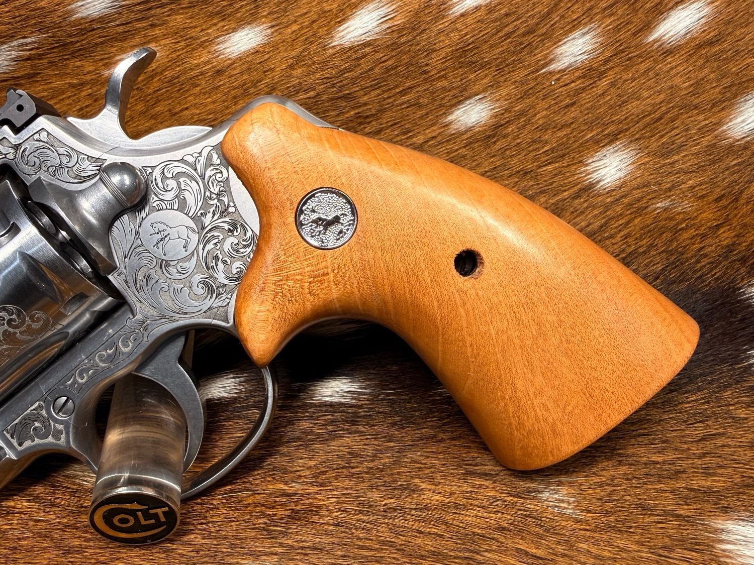 TGW Colt Python Bear Hug Grips - High-Grade Hand-Select Maple Grips with Medallions TGW Colt Python Bear Hug Grips - High-Grade Hand-Select Maple Grips with Medallions