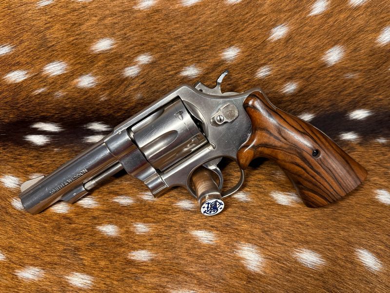 Smith & Wesson Model 58 / .41 Military & Police Revolver with TGW Bear Hug Walnut Grips Smith & Wesson Model 58 / .41 Military & Police Revolver with TGW Bear Hug Walnut Grips