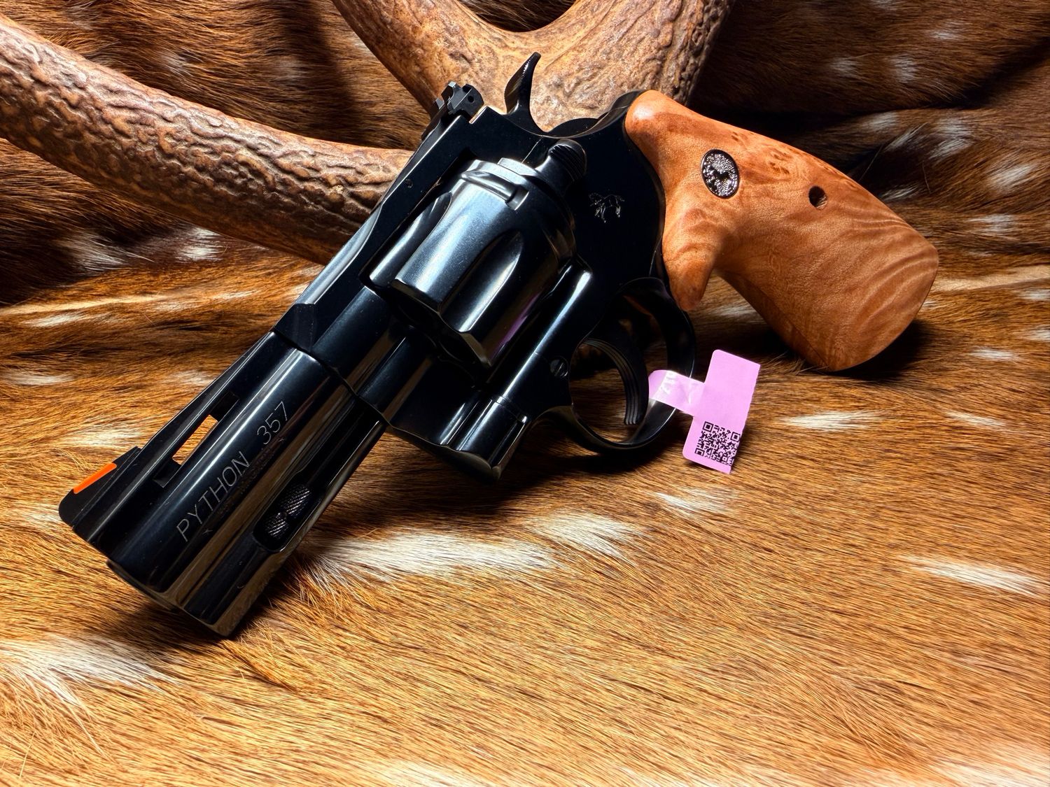 Colt Python .357 Magnum Revolver with TGW Colt Python Bear Hug Maple Grips with Medallions