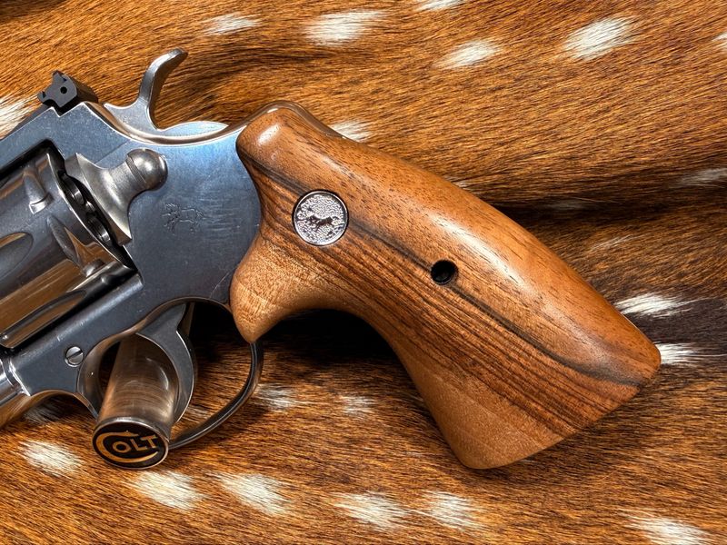 TGW Colt Python Bear Hug Grips - High-Grade Hand-Select Walnut Grips with Medallions TGW Colt Python Bear Hug Grips - High-Grade Hand-Select Walnut Grips with Medallions