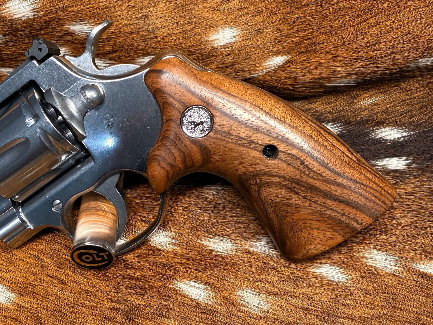 TGW Colt Python Bear Hug Grips - High-Grade Hand-Select Walnut Grips with Medallions TGW Colt Python Bear Hug Grips - High-Grade Hand-Select Walnut Grips with Medallions