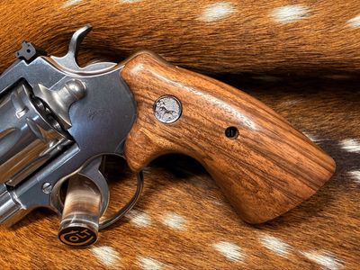 TGW Colt Python Bear Hug Grips - High-Grade Hand-Select Walnut Grips with Medallions TGW Colt Python Bear Hug Grips - High-Grade Hand-Select Walnut Grips with Medallions