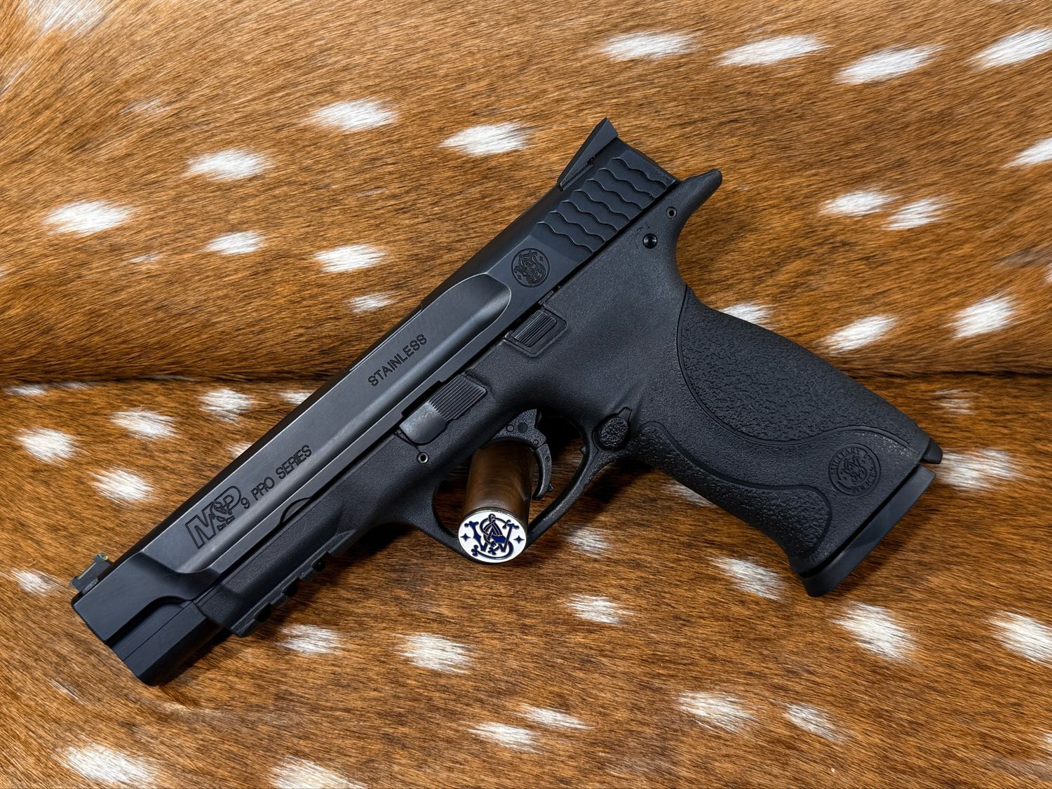 Smith & Wesson M&P9 9mm Auto Pistol Smith & Wesson M&P9 9mm Auto Pistol
