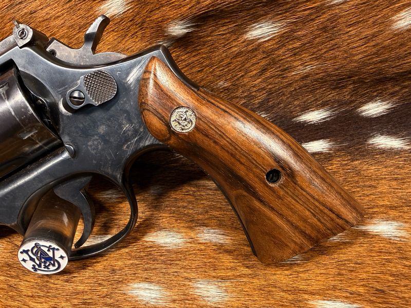 Smith & Wesson High Grade Walnut Magna Grips (Square K/L Frame) Smith & Wesson High Grade Walnut Magna Grips (Square K/L Frame)