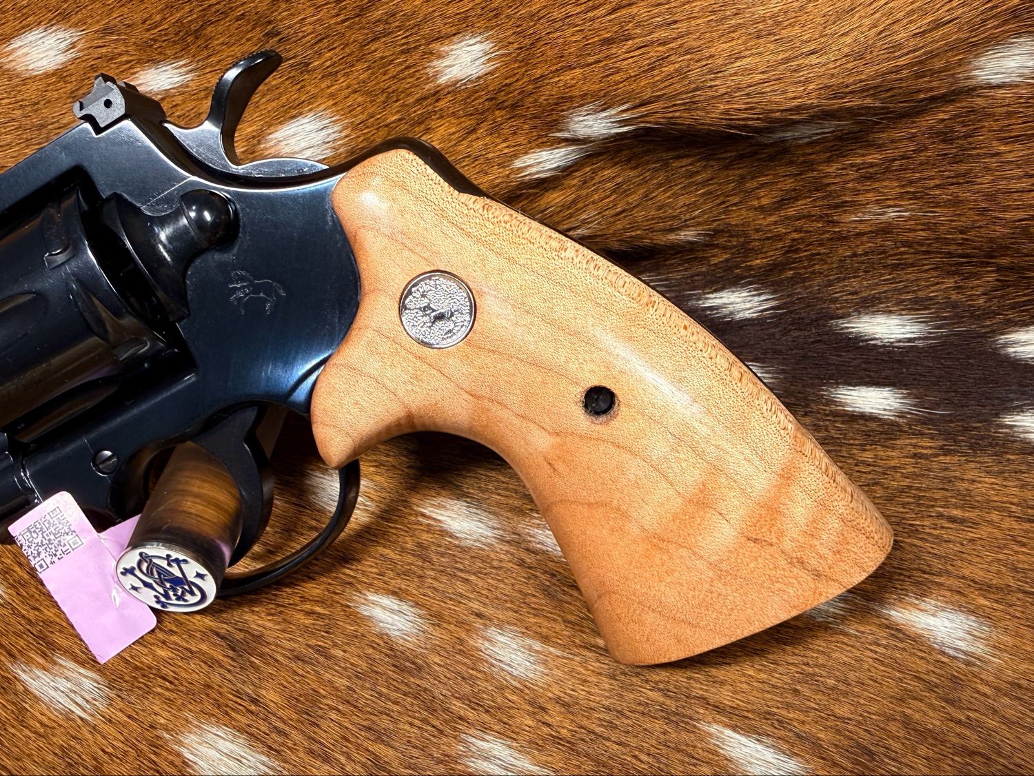 TGW Colt Python Bear Hug Grips - High-Grade Hand-Select Maple Grips with Medallions TGW Colt Python Bear Hug Grips - High-Grade Hand-Select Maple Grips with Medallions