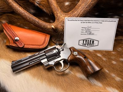 * Colt Python Package * .357 Magnum Revolver with TGW Colt Python Bear Hug Walnut Grips with Medallions, Action Job and Barranti Leather Holster * Colt Python Package * .357 Magnum Revolver with TGW Colt Python Bear Hug Walnut Grips with Medallions, Action Job and Barranti Leather Holster