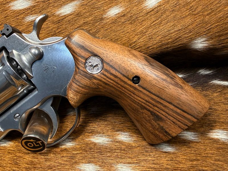 TGW Colt Python Bear Hug Grips - High-Grade Hand-Select Walnut Grips with Medallions TGW Colt Python Bear Hug Grips - High-Grade Hand-Select Walnut Grips with Medallions