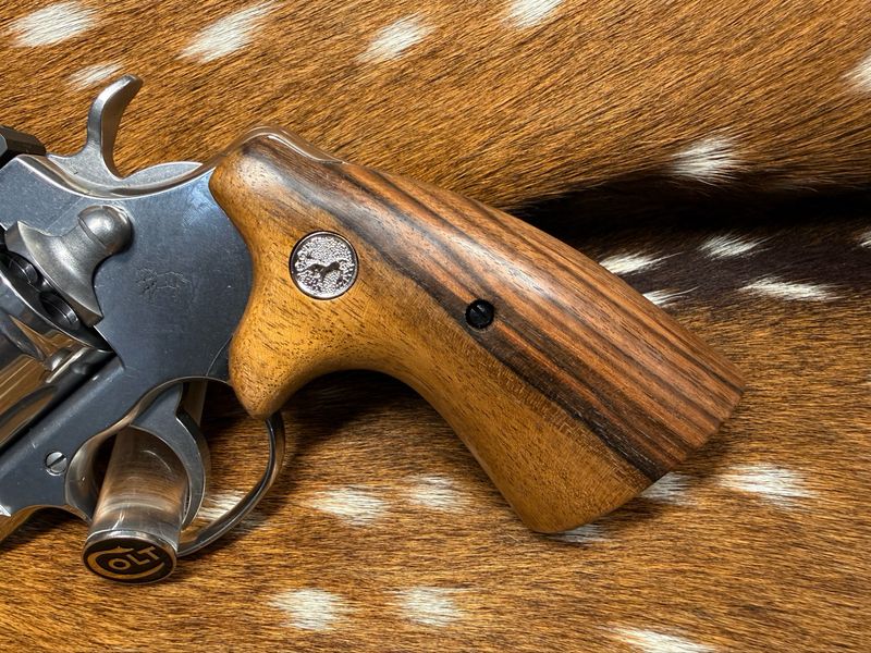 TGW Colt Python Bear Hug Grips - High-Grade Hand-Select Walnut Grips with Medallions TGW Colt Python Bear Hug Grips - High-Grade Hand-Select Walnut Grips with Medallions
