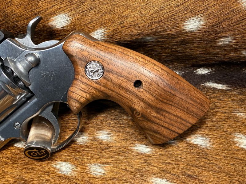 TGW Colt Python Bear Hug Grips - High-Grade Hand-Select Walnut Grips with Medallions TGW Colt Python Bear Hug Grips - High-Grade Hand-Select Walnut Grips with Medallions