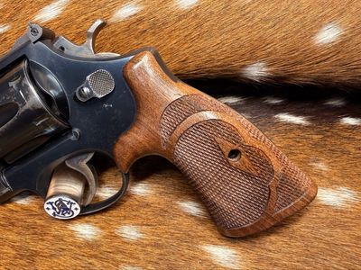 TGW Hand Checkered Bear Hug Ropers (N Frame - Round Butt) TGW Hand Checkered Bear Hug Ropers (N Frame - Round Butt)